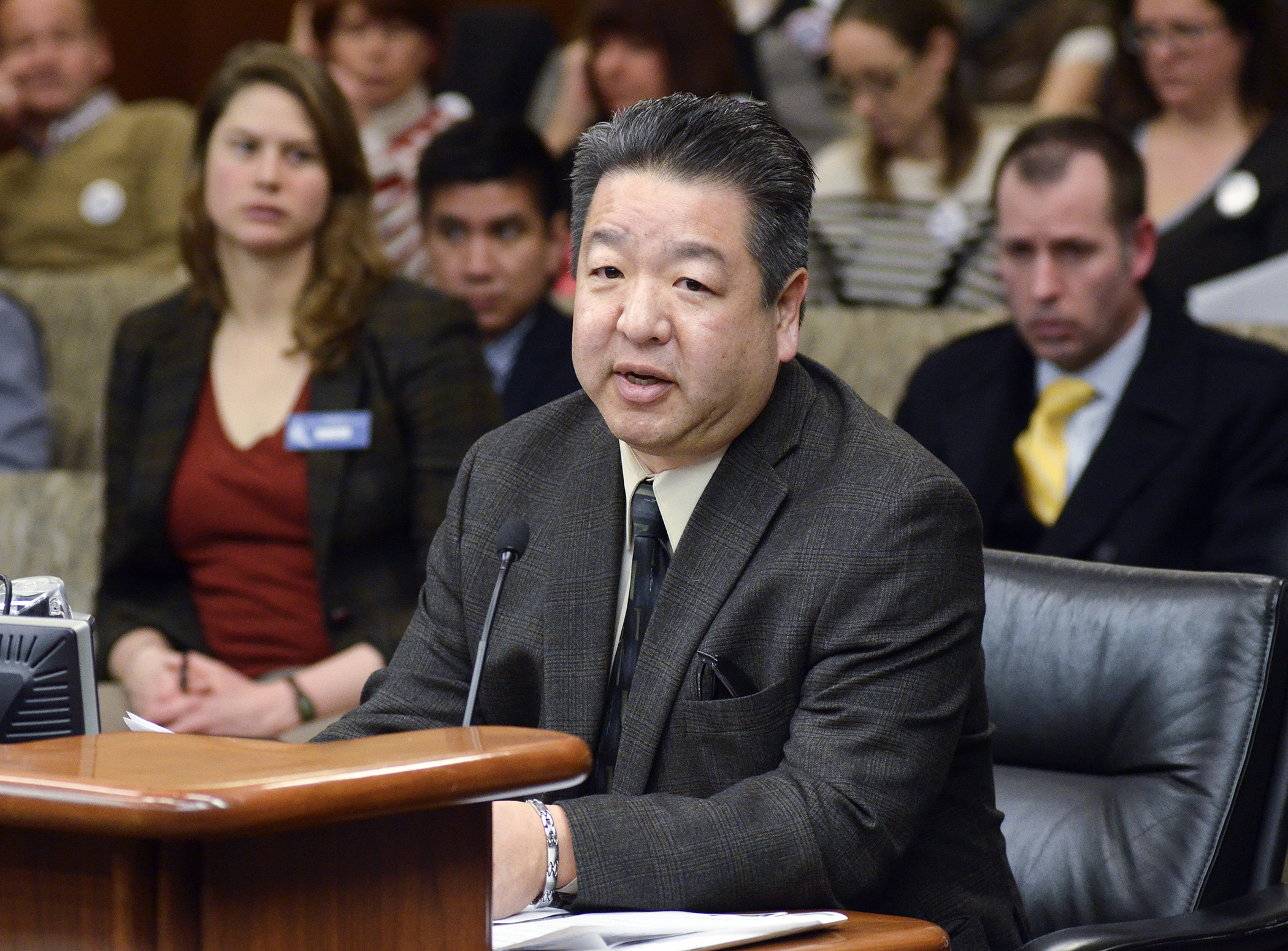 Ed Fong, who runs David Fong’s restaurant in Bloomington, testifies in a packed hearing room before the House Job Growth and Energy Affordability Policy and Finance Committee Feb. 23 in support of a bill that would modify the minimum wage for employees receiving gratuities. Photo by Andrew VonBank